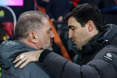 تقارير: إيراولا وسيلفا مرشحان لخلافة بوستيكوجلو في توتنهام